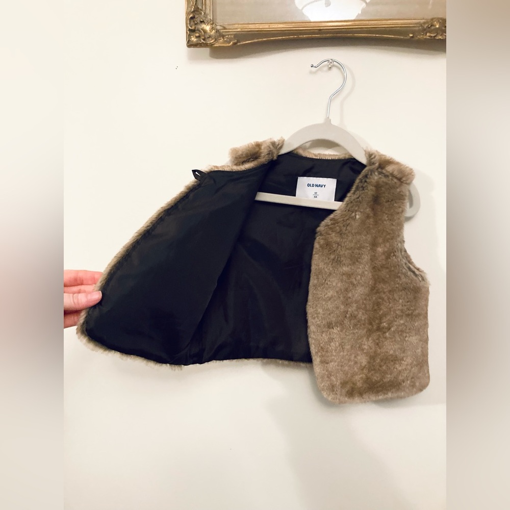 Old Navy Toddler Size 4 Light Brown Faux Fur Vest Super Soft Woodland Cottage - Picture 2 of 6